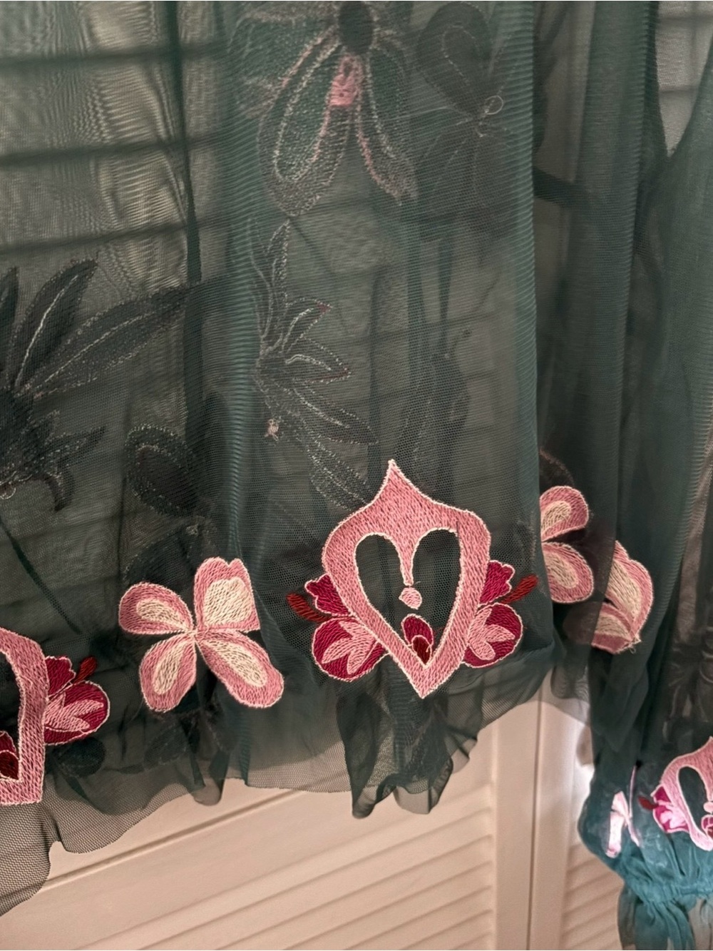 By Anthropologie Teal Embroidered Mesh Top Pink Flowers Metallic Thread XL - Picture 8 of 8